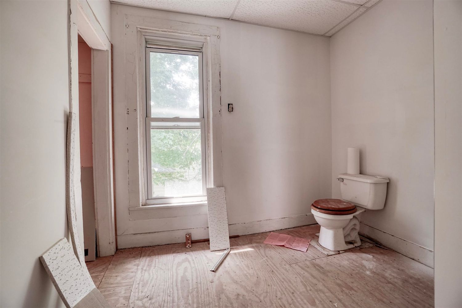 131 N 8th St, Decatur, IN 46733